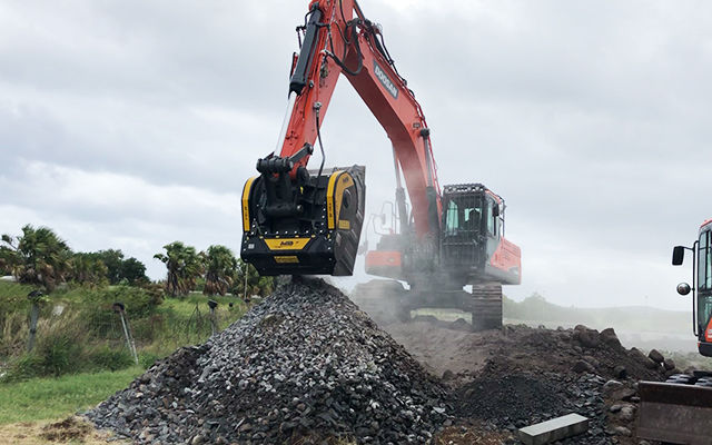 BF120.4 mounted on a Doosan 380 is crushing basalt.