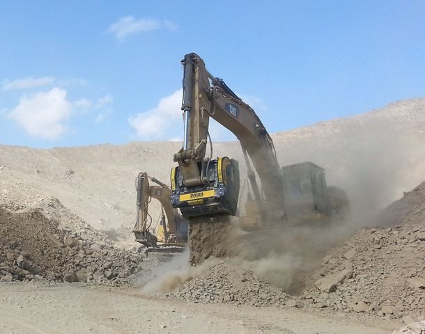 NEW BUSINESS WITH THE MB CRUSHER BUCKET - an interview in Lebanon